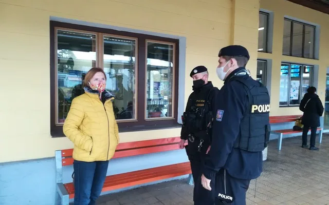 Policie kontroluje dodržování opatření. Postihy už budou přísnější