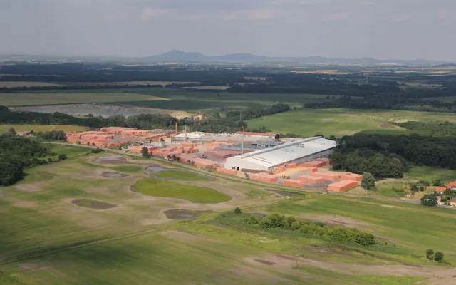 Rodinná firma reaguje na vývoj trhu pružněji, říká obchodní a marketingový ředitel společnosti HELUZ