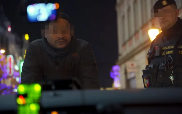 Drogy i množírny zvířat. Investigativní reportéři Klesnil a Fiala spouští internetovou televizi