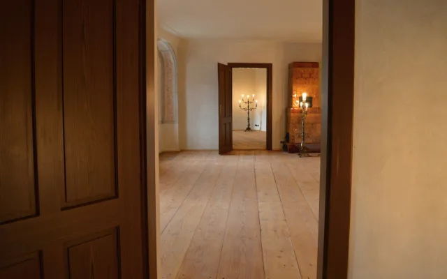 Místnosti budoucí prohlídkové trasy jsou již připraveny na instalaci nábytku a dalších předmětů.