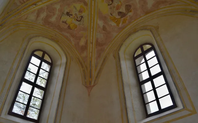 Restaurováním výmaleb, opravou oken či podlahy prošla také kaple čtyř evangelistů.