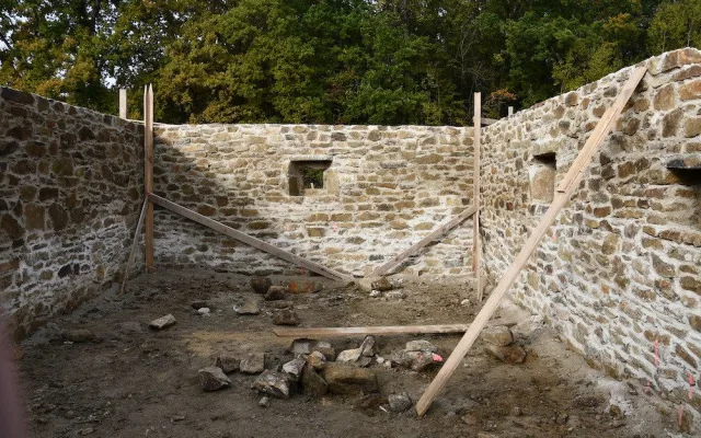 U Památníku Jana Žižky roste arecheoskanzen. Stát bude 47 milionů korun