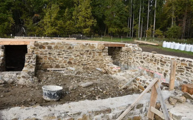 U Památníku Jana Žižky roste arecheoskanzen. Stát bude 47 milionů korun