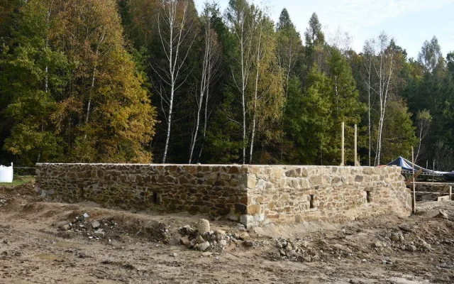 U Památníku Jana Žižky roste arecheoskanzen. Stát bude 47 milionů korun