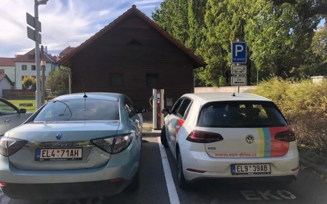 E.ON otevřel tři dobíjecí stanice v Českém Krumlově