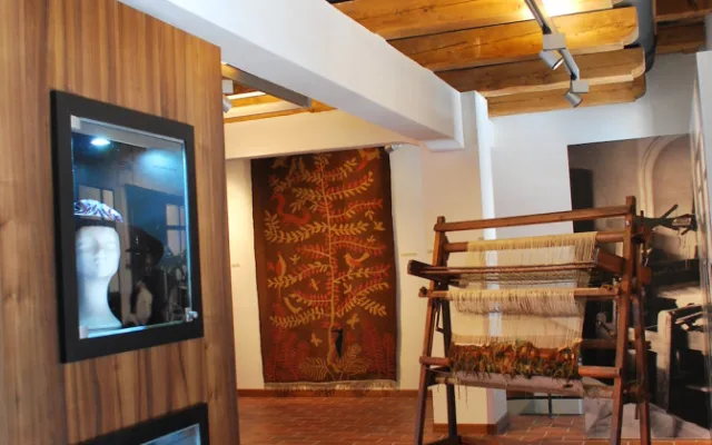 Muzeum fotografie a moderních obrazových médií a Dům gobelínů, kulturních tradic a řemesel v Jindřichově Hradci znovu otevřely své brány veřejnosti