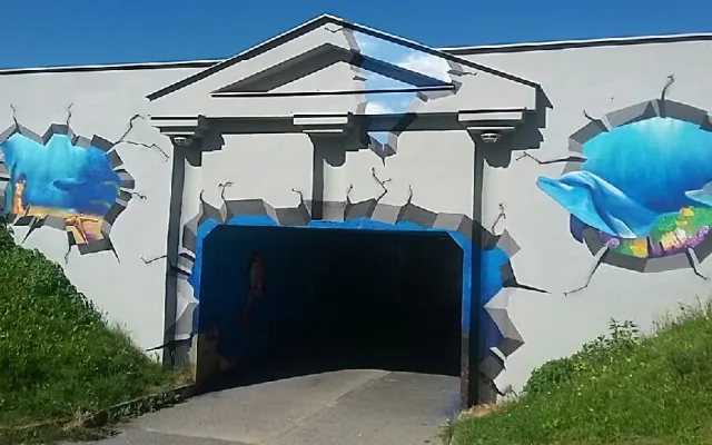 Podchod na Máji se proměnil v podmořský svět.