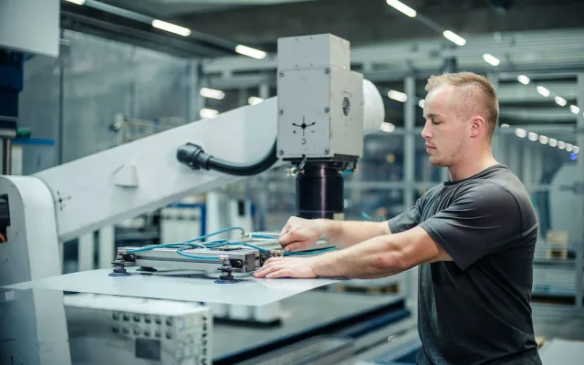 Hauser dává 110 milionů korun do expertů na plech