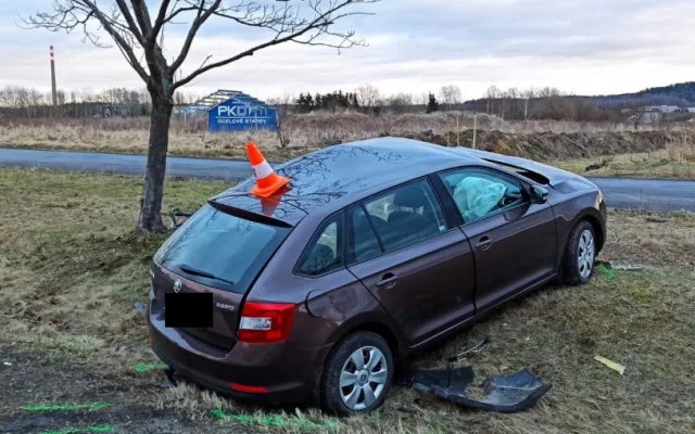Další tragická nehoda na jihu Čech. V Jindřichově Hradci se střetl osobák s dodávkou
