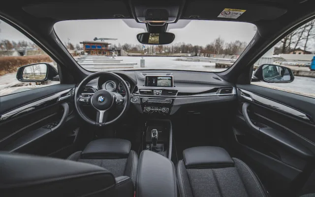 Parťák na výlet i sluha pro služební cesty. BMW X1 dokázalo skloubit luxus a kompaktnost za přijatelnou cenu