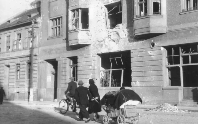 Před 76 lety se cílem spojeneckých náletů stala jihočeská nádraží.