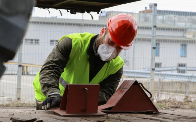 Strakoničtí vojáci nakládali techniku na železnici. Rozhodovaly milimetry i lidská důvěra