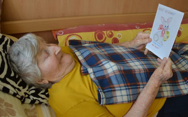 Obrázky od dětí dělaly radost seniorům a pečovatelům po celém kraji