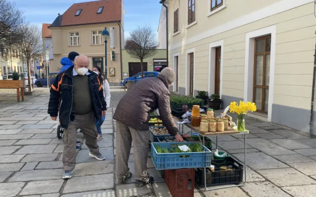 Na Piaristické náměstí se vrátily farmářské trhy