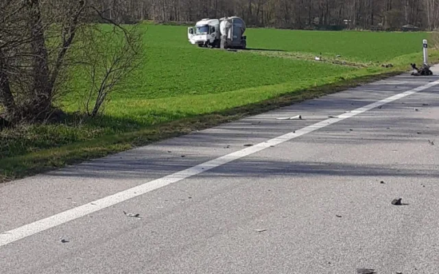 Vážná nehoda u Vodňan. Silnice je uzavřena, doprava je vedena po objízdné trase