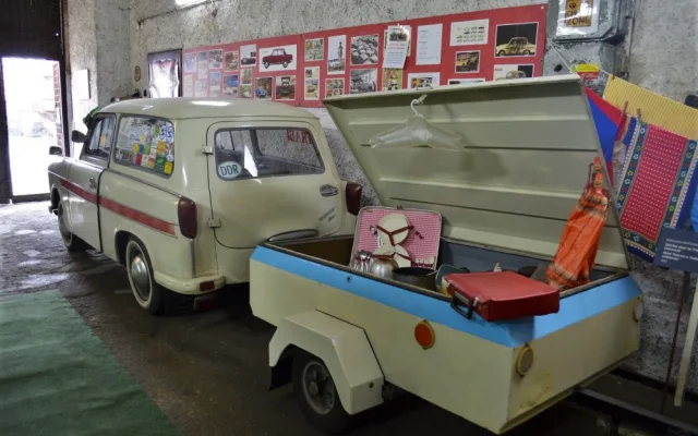 Trabant 600 kombi s vlekem