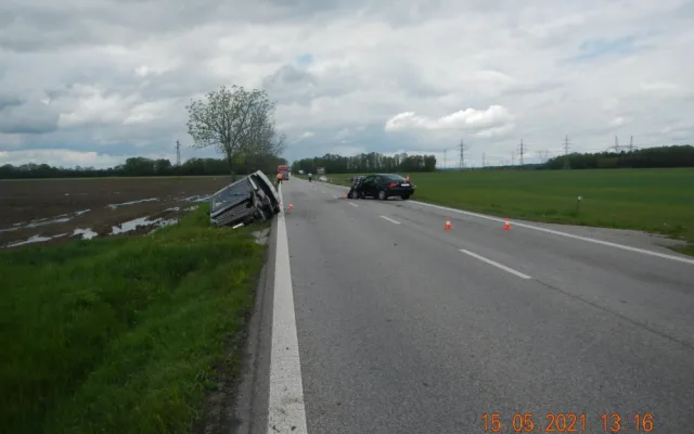 U Čejkovic havarovala čtyři auta. Zraněno bylo sedm lidí