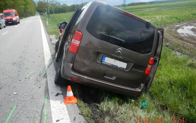 U Čejkovic havarovala čtyři auta. Zraněno bylo sedm lidí