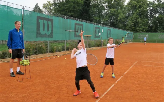Tradiční letní dětské tenisové kempy budějckého klubu se již chystají. Těší se na všechny děti, co již tenis vyzkoušely nebo by ho rády teprve vyzkoušely