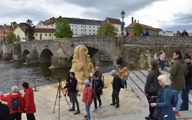 V Písku se opět otevřela galerie pod širým nebem. Umělci vytvořili pět soch