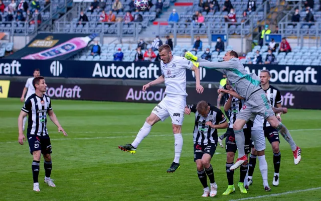Naposledy v první lize včera nastoupil za fotbalisty Českých Budějovic brankář Jaroslav Drobný.