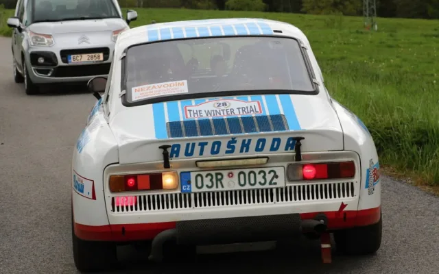 Naštvaný chatař blokoval trať Rallye Český Krumlov Revival. Nesouhlasil s průjezdem historických automobilů