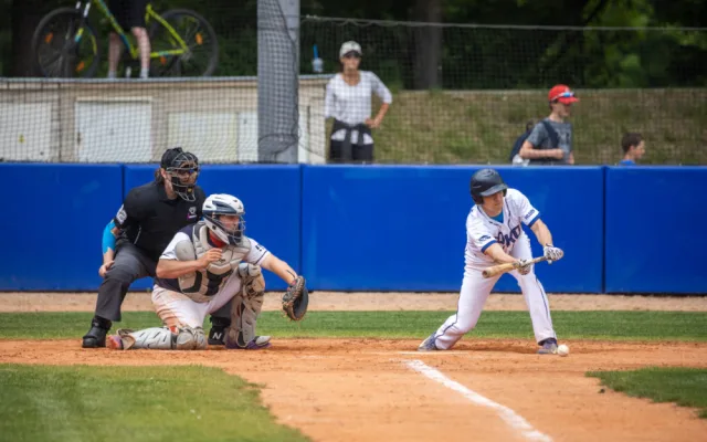 Ve šlágru posledního kola přehrál lídr Arrows Ostrava hlubocký Sokol ve všech třech utkáních a potřetí za sebou vyhrál základní část Extraligy