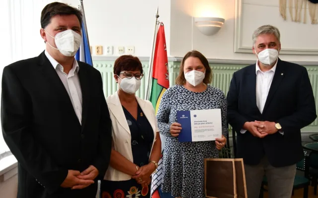 Studenty z budějcké zdrávky ocenili za dobrovolnickou činnost v době pandemie