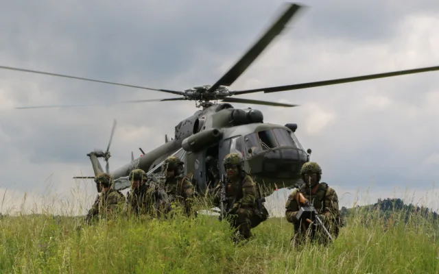 Strakoničtí vojáci cvičili společně s posádkami vrtulníků Mi-171š