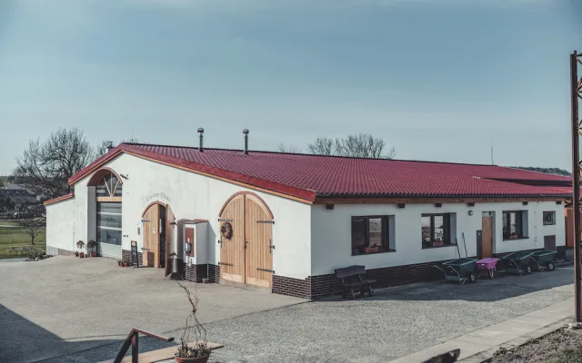 Budvar spojil síly s jihočeským minipivovarem. Sládci společně uvařili anglické pivo Bitter z Obory