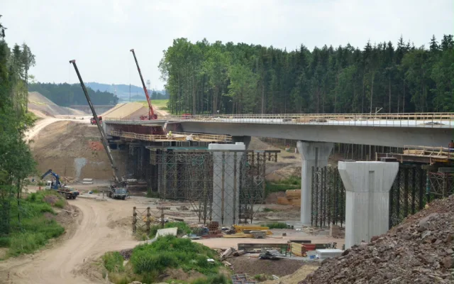 Od otevření prvního úseku dálnice D3 uplynulo 30 let. Stavba české části není ani v půlce