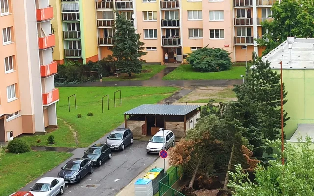 Přes Budějce se prohnala silná bouře. Výstraha meteorologů platí do zítra