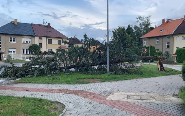 Bouřka poničila i hodiny na Černé věži. Celkové škody se budou teprve sčítat
