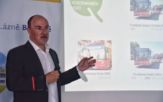 Lokálně bezemisní vozy i ty splňující nejpřísnější emisní normy již tvoří ve vozovém parku Dopravního podniku města České Budějovice 81 %. Představil je manažer útvaru marketingu a PR DPMCB Mgr. Viktor Lavička