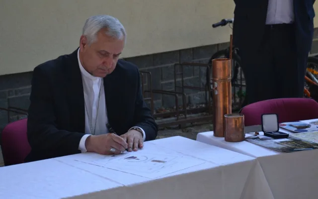 Do věže českobudějovického kostela dala církev mince i respirátor