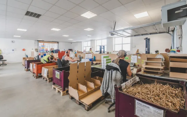 Pro lidi se zdravotním omezením není lehké sehnat dobré zaměstnání. Já se do práce každý den těším, říká zaměstnanec Kenting Service
