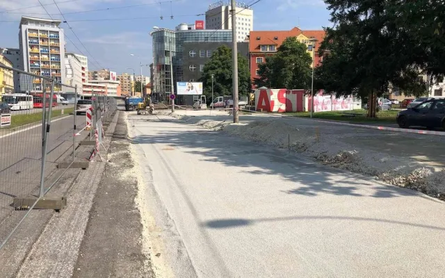 Rekonstrukce zastávky na Mariánském náměstí finišuje