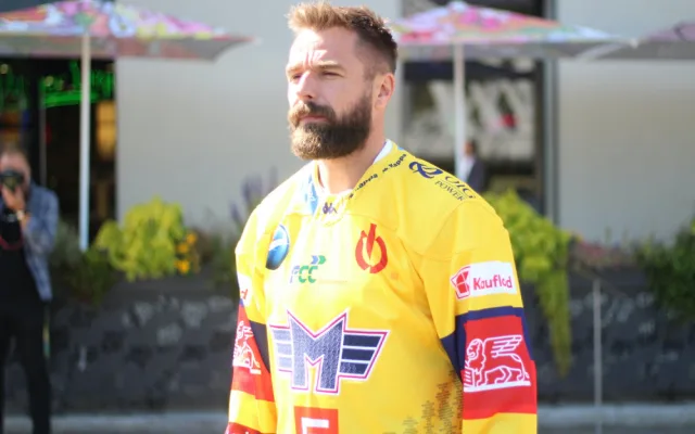 Nový kapitán Milan Gulaš v novém dresu.