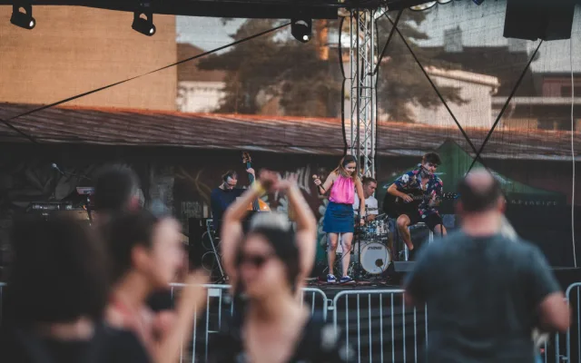 Kapela je pro nás jako druhá rodina. Hrajeme Abbu, ale i Billie Eilish, říká Magda Smolková z Couple of Sounds