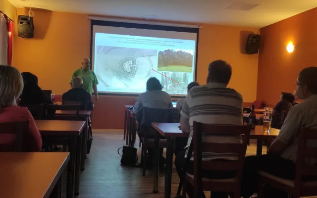 Karlův Hrádek je originální učebnicí i učebnou pro experty, studenty archeologie i milovníky historie