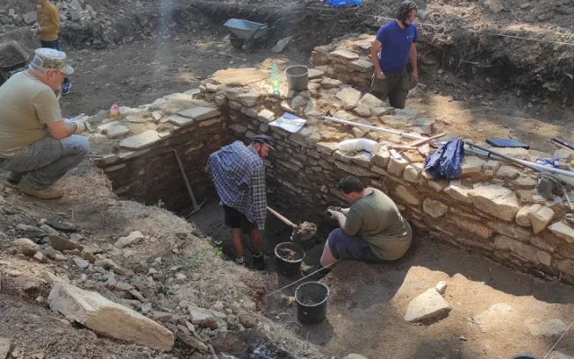 Karlův Hrádek je originální učebnicí i učebnou pro experty, studenty archeologie i milovníky historie