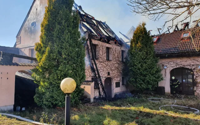 Hasiči likvidovali v pátek požár usedlosti v Ratiboři, škoda je čtyři miliony korun