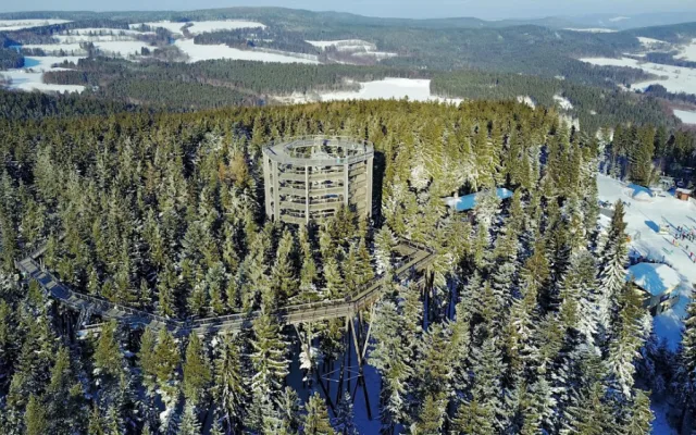 Podpořte svou imunitu pohybem v čisté šumavské přírodě Skiareálu Lipno a užijte si lyžování a kvalitní služby