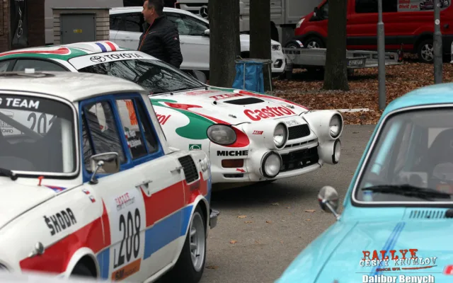 Krumlovská rally odstartovala zkouškou na budějckém výstavišti. Vedení se ujal Pech
