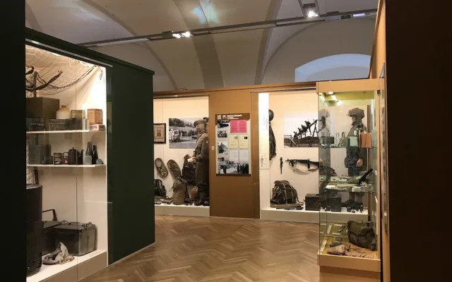 Příběh Československé samostatné obrněné brigády za druhé světové války si mohou lidé prohlédnout až do ledna. Krumlovské muzeum prodloužilo jedinečnou výstavu