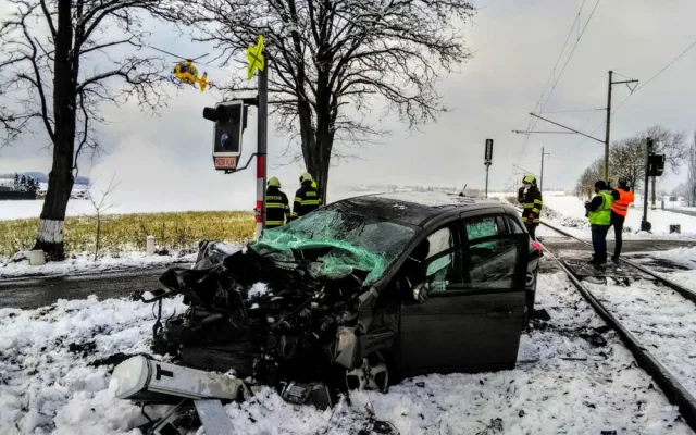 Na Jindřichohradecku se srazil vlak s autem. Místo nehody je uzavřeno