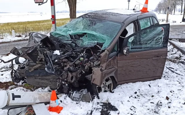 Na Jindřichohradecku se srazil vlak s autem. Místo nehody je uzavřeno