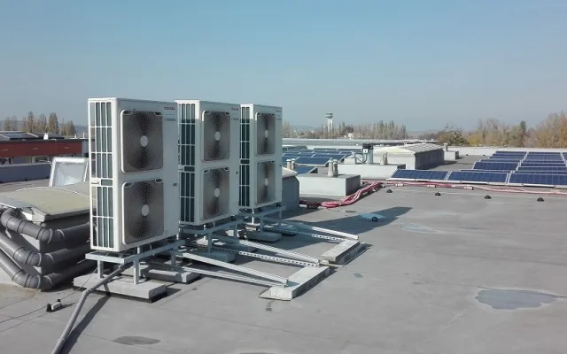 Energetický trh s prudkými výkyvy zasáhl i centrální vytápění v bytových domech. Co s tím? Hledejte nové zdroje