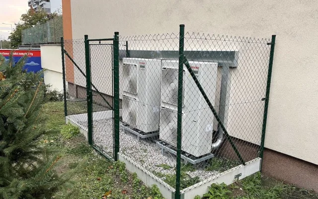 Energetický trh s prudkými výkyvy zasáhl i centrální vytápění v bytových domech. Co s tím? Hledejte nové zdroje