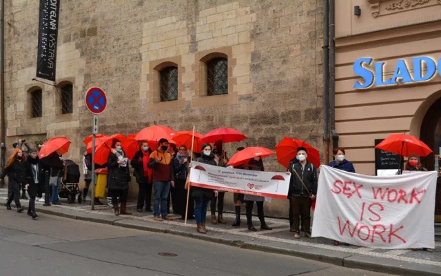 V pátek 17. prosince se v 14.30 hodin pracovnice a podporovatelé ROZKOŠE bez RIZIKA vydají na tradiční pěší průvod Prahou za ukončení násilí na ženách a mužích pracujících v sexbyznysu.